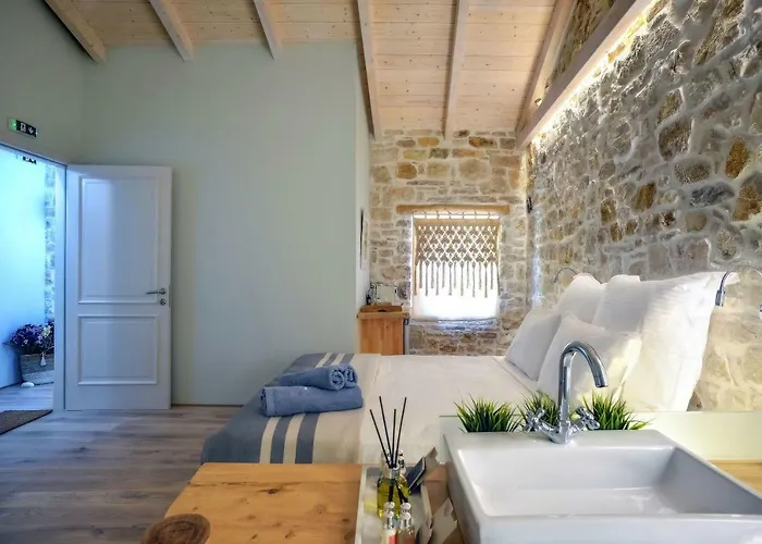Paxos Fairytales Lovenest 1